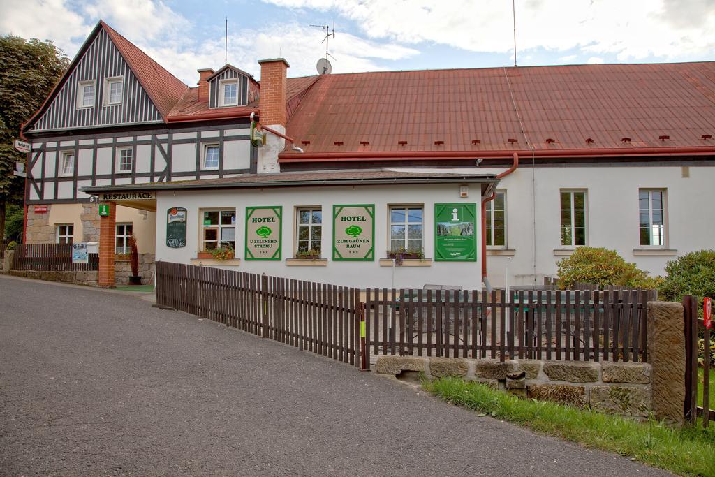 Hotel U Zeleneho Stromu - Zum Gruenen Baum Hřensko Exterior foto
