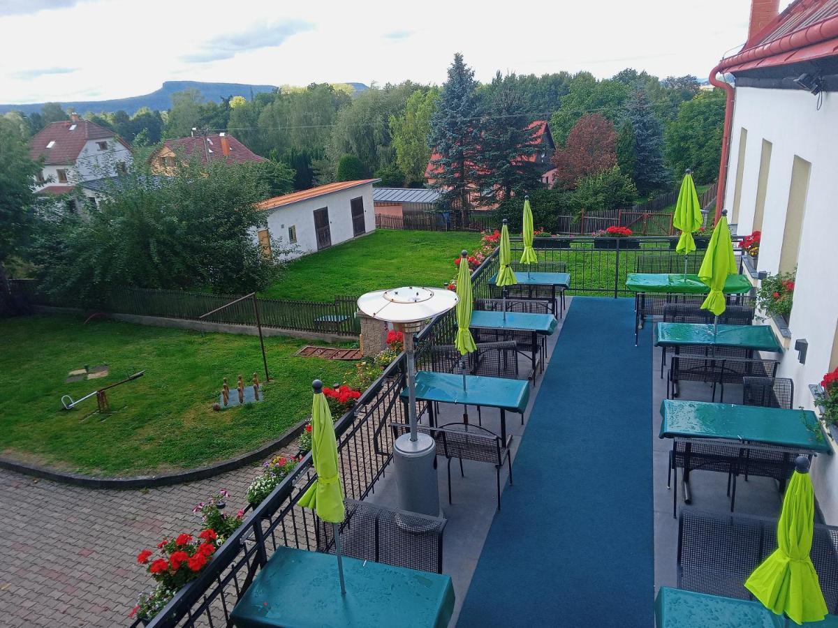 Hotel U Zeleneho Stromu - Zum Gruenen Baum Hřensko Exterior foto