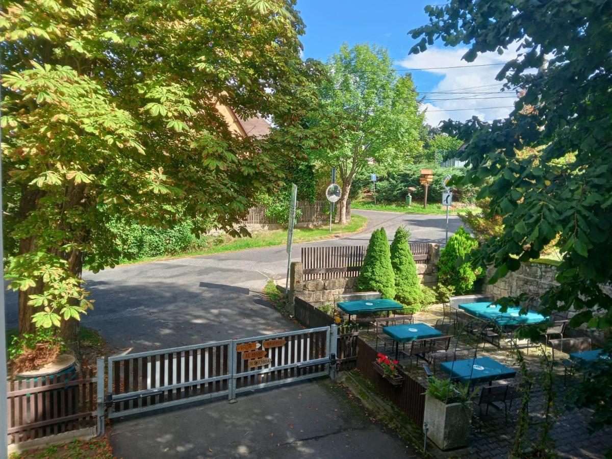 Hotel U Zeleneho Stromu - Zum Gruenen Baum Hřensko Exterior foto