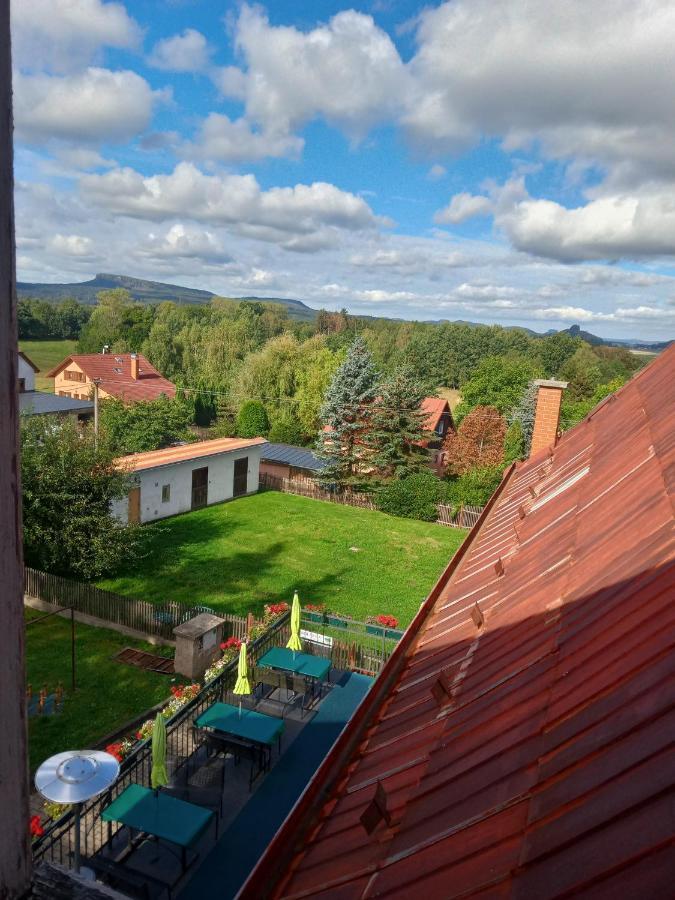 Hotel U Zeleneho Stromu - Zum Gruenen Baum Hřensko Exterior foto