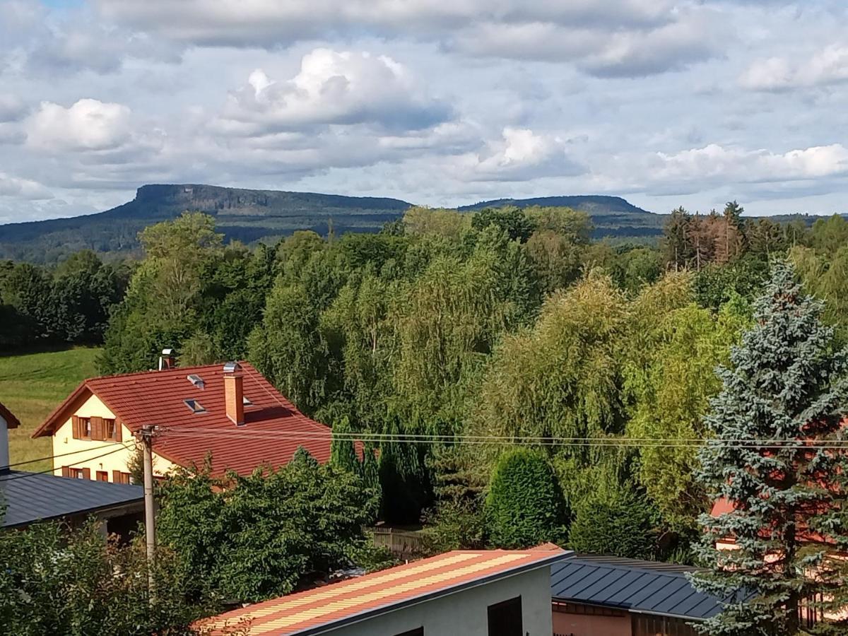 Hotel U Zeleneho Stromu - Zum Gruenen Baum Hřensko Exterior foto