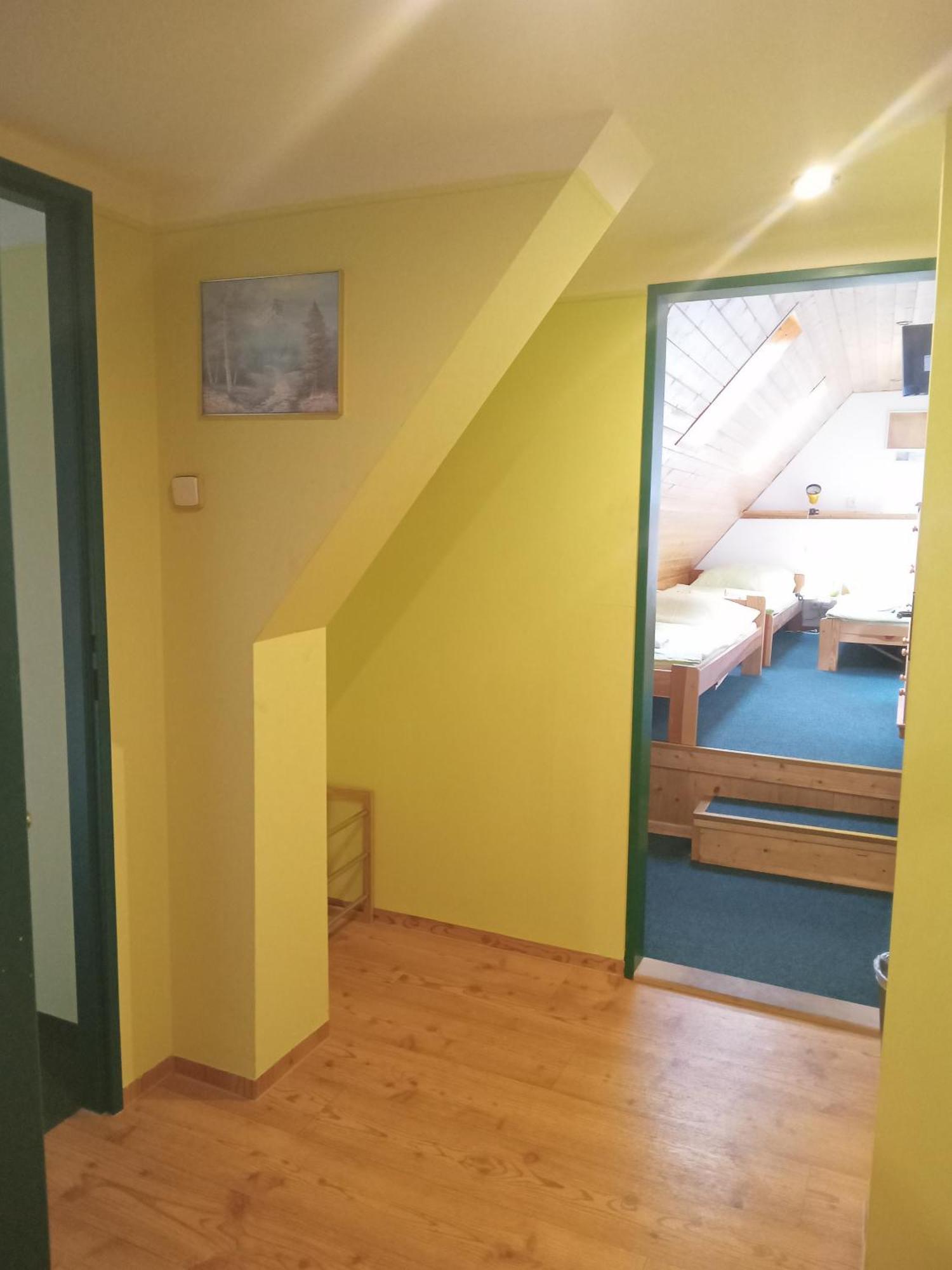 Hotel U Zeleneho Stromu - Zum Gruenen Baum Hřensko Exterior foto
